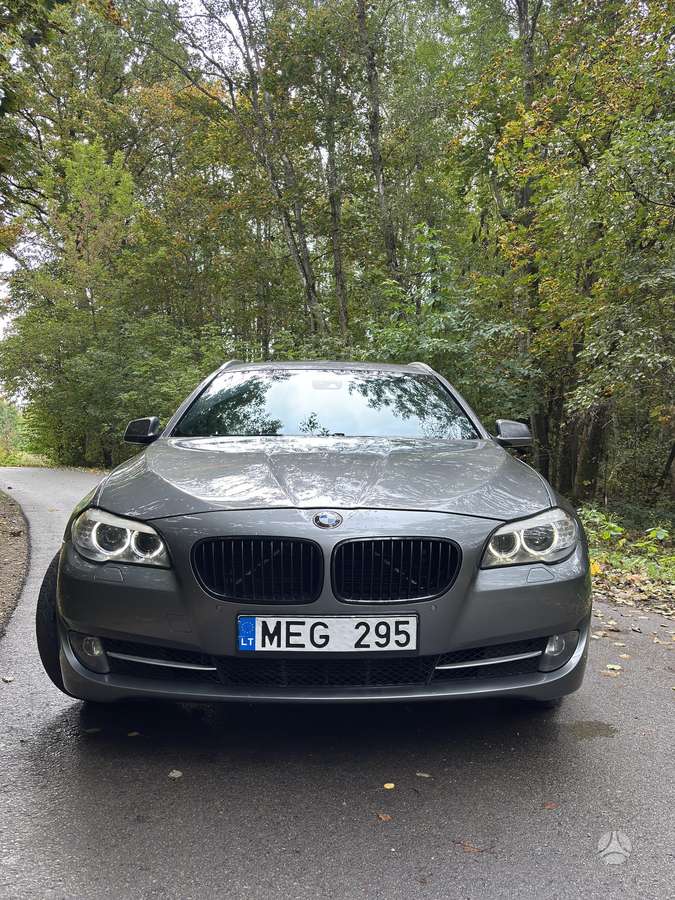 BMW 520 2011 — rear view