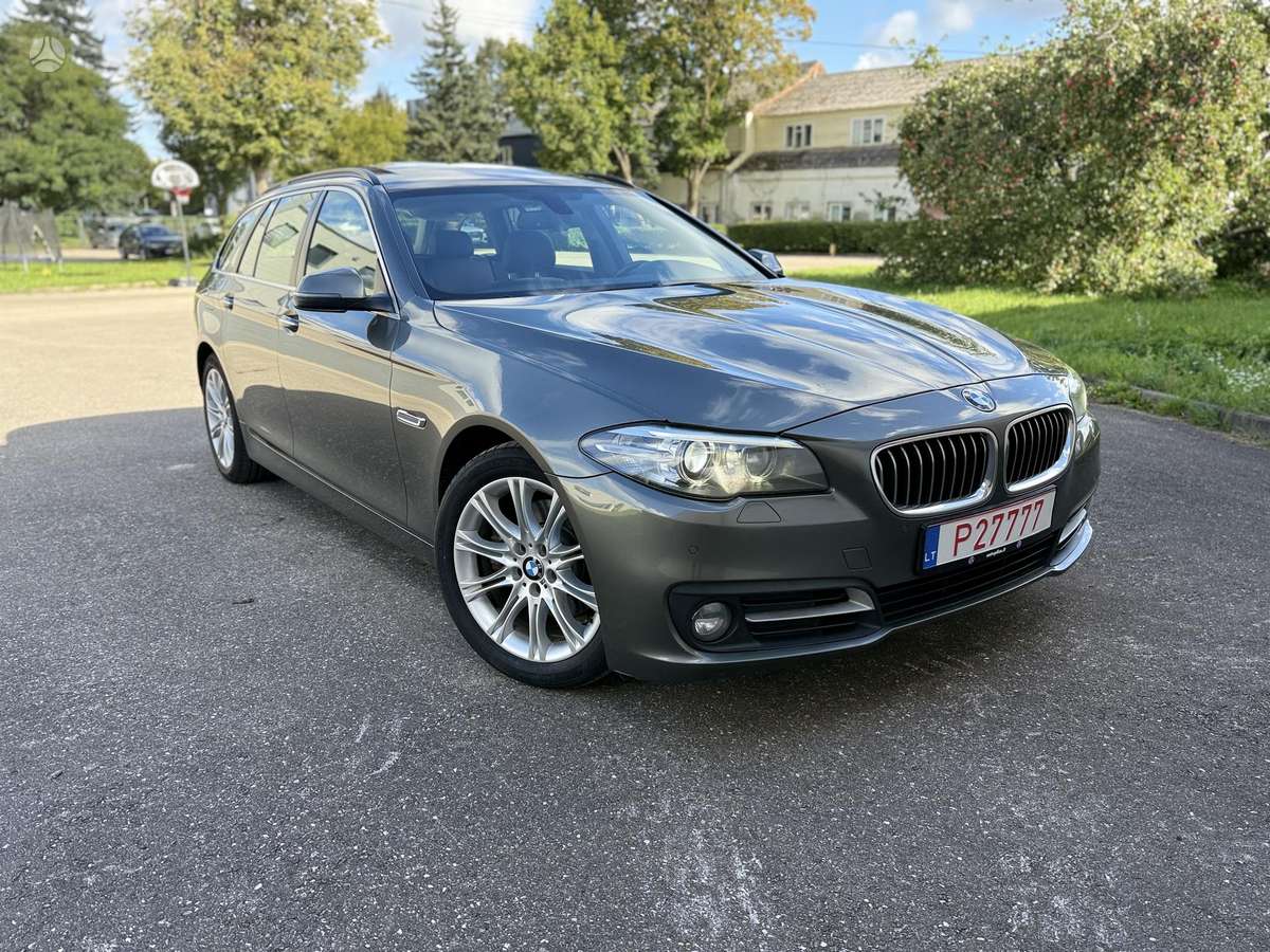 BMW 520 2014 — салон