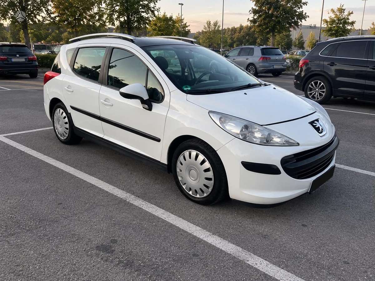 Peugeot 207 2008 — салон