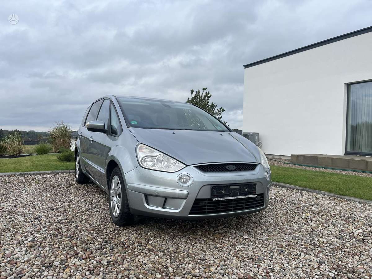Ford S-MAX 2009 — вигляд ззаду