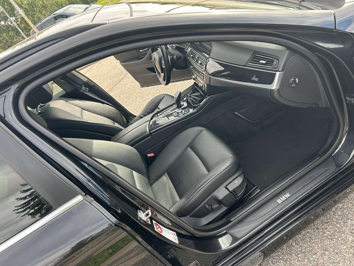 BMW 520 2011 — photo 8