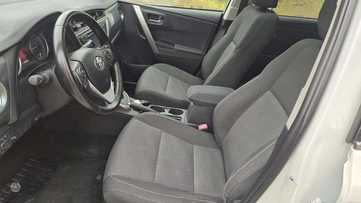 Toyota Auris 2014 — photo 10