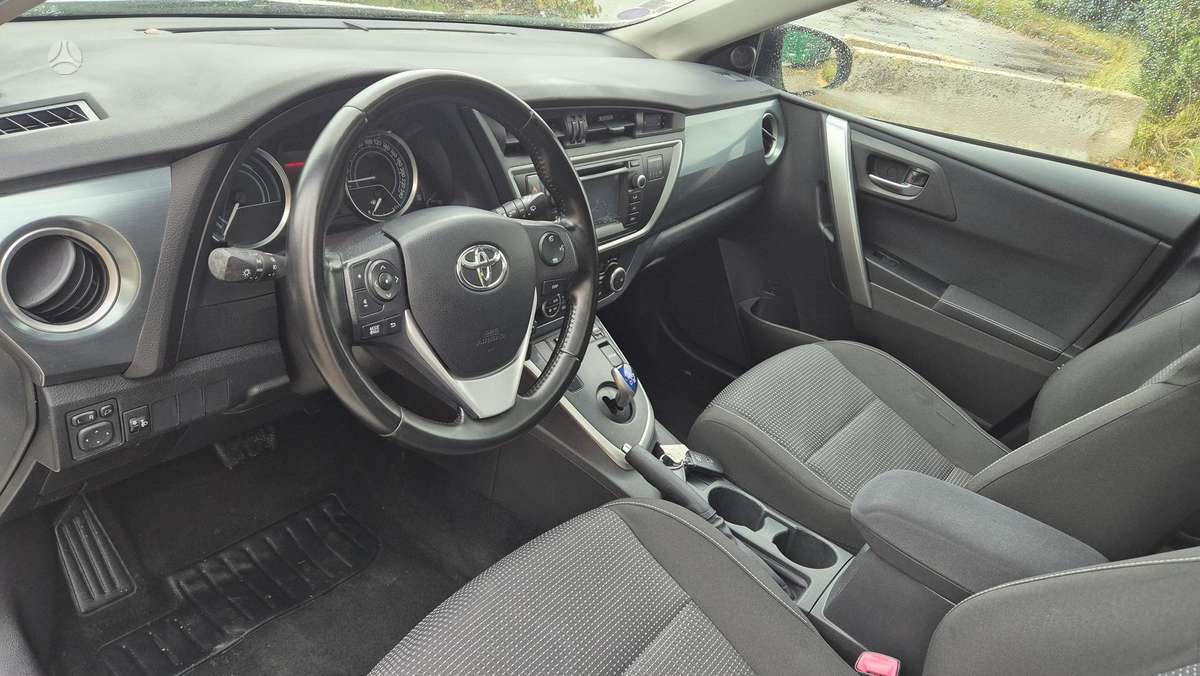 Toyota Auris 2014 — photo 11