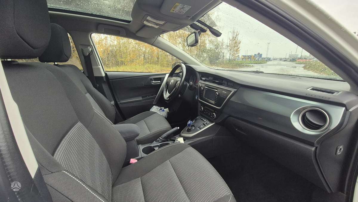 Toyota Auris 2014 — photo 14
