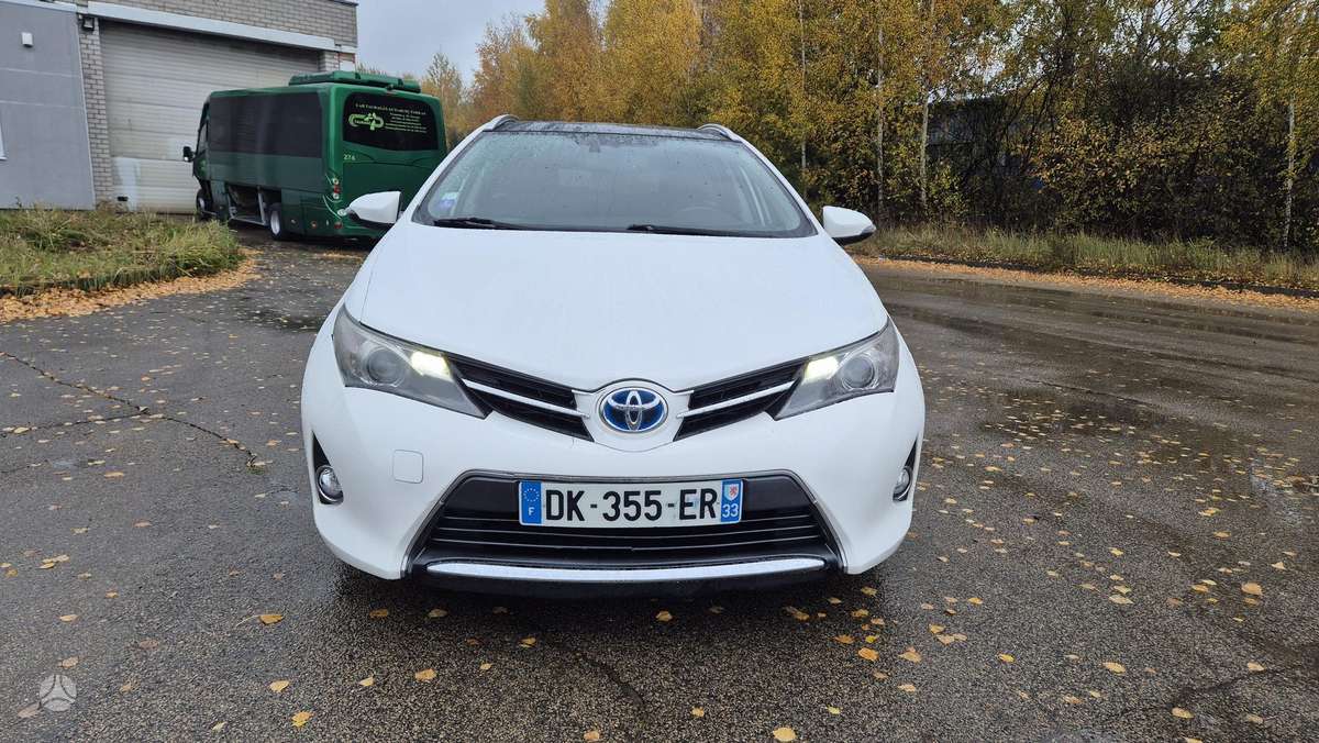 Toyota Auris 2014 — rear view