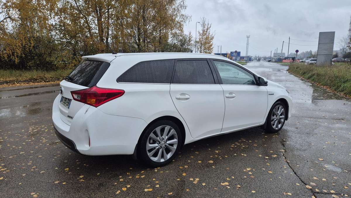 Toyota Auris 2014 — photo 5