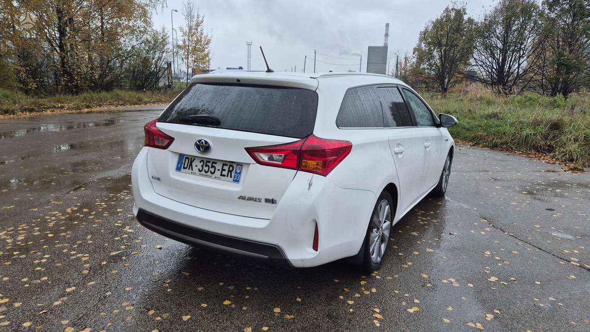 Toyota Auris 2014 — photo 8