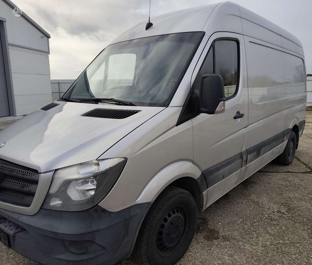 Mercedes-Benz Sprinter 2014 — rear view