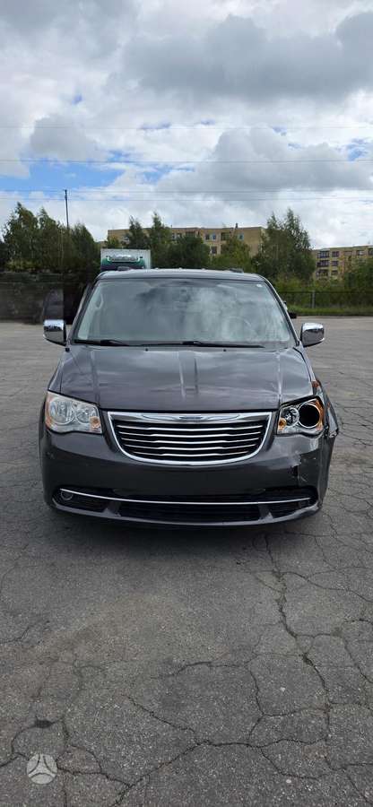 Chrysler Town 2014 — rear view