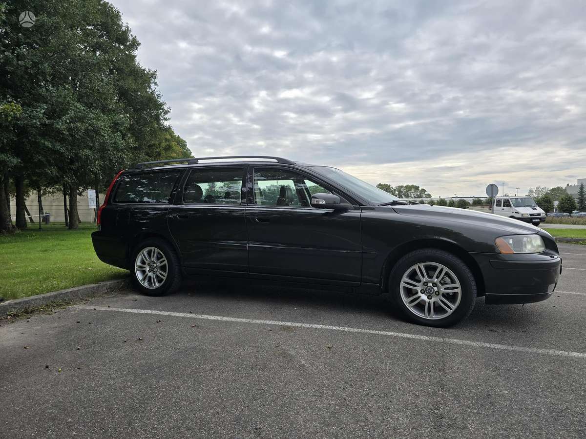 Volvo V70 2007 — салон