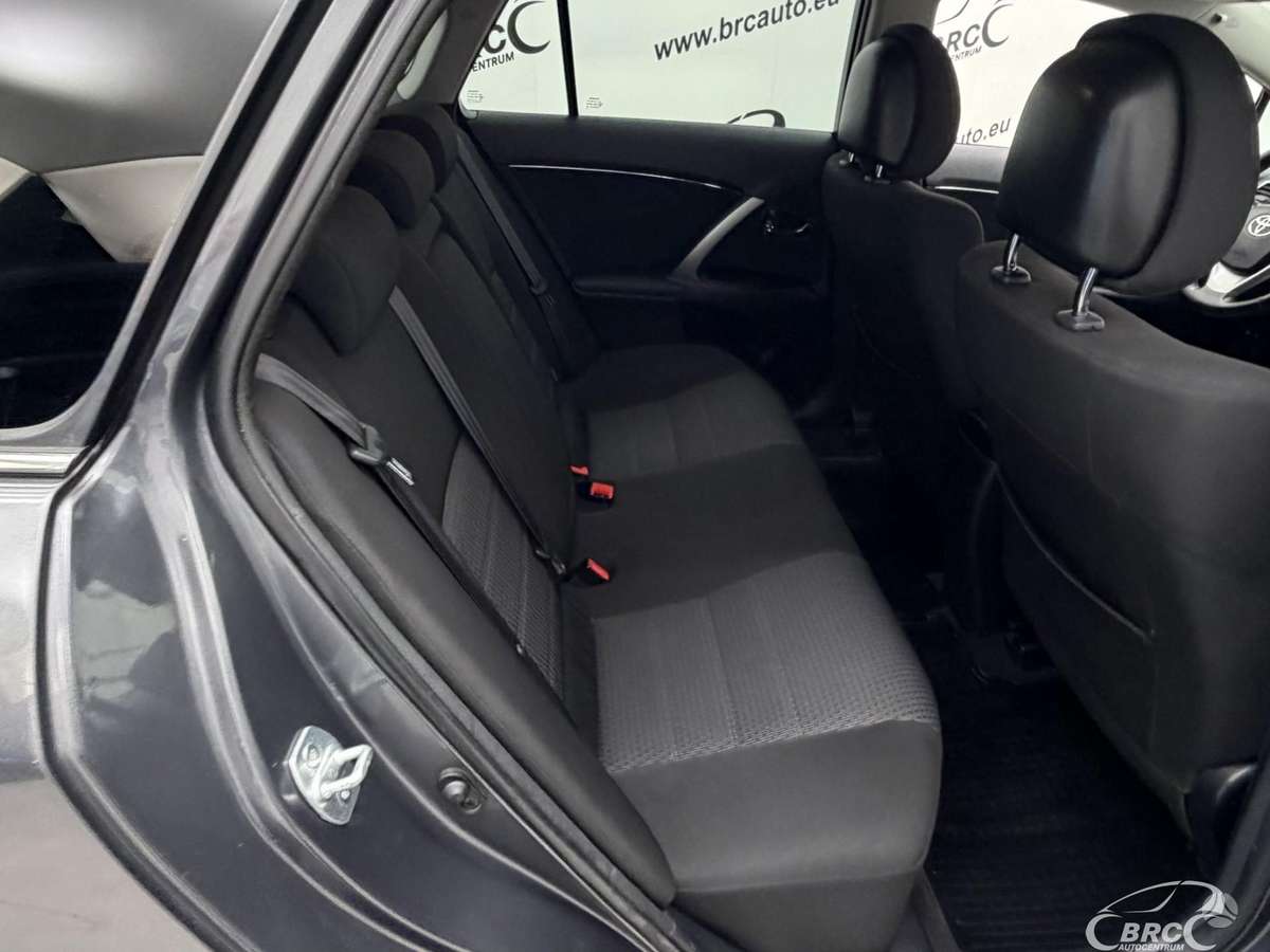 Toyota Avensis 2014 — фото 11