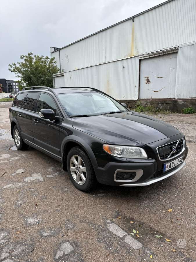 Volvo XC70 2009 — rear view