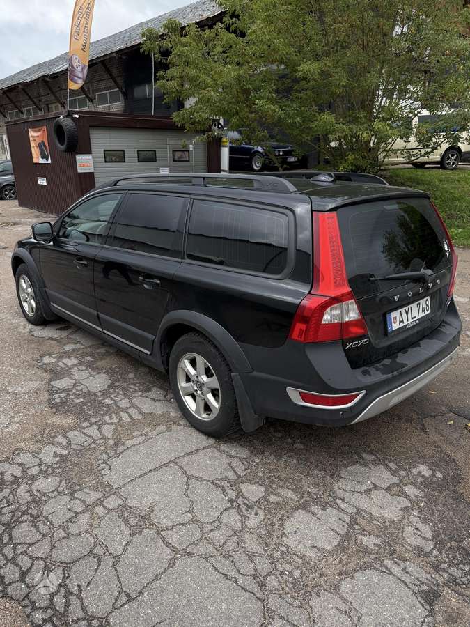 Volvo XC70 2009 — engine 2398 cm³, 185 HP (136kW)
