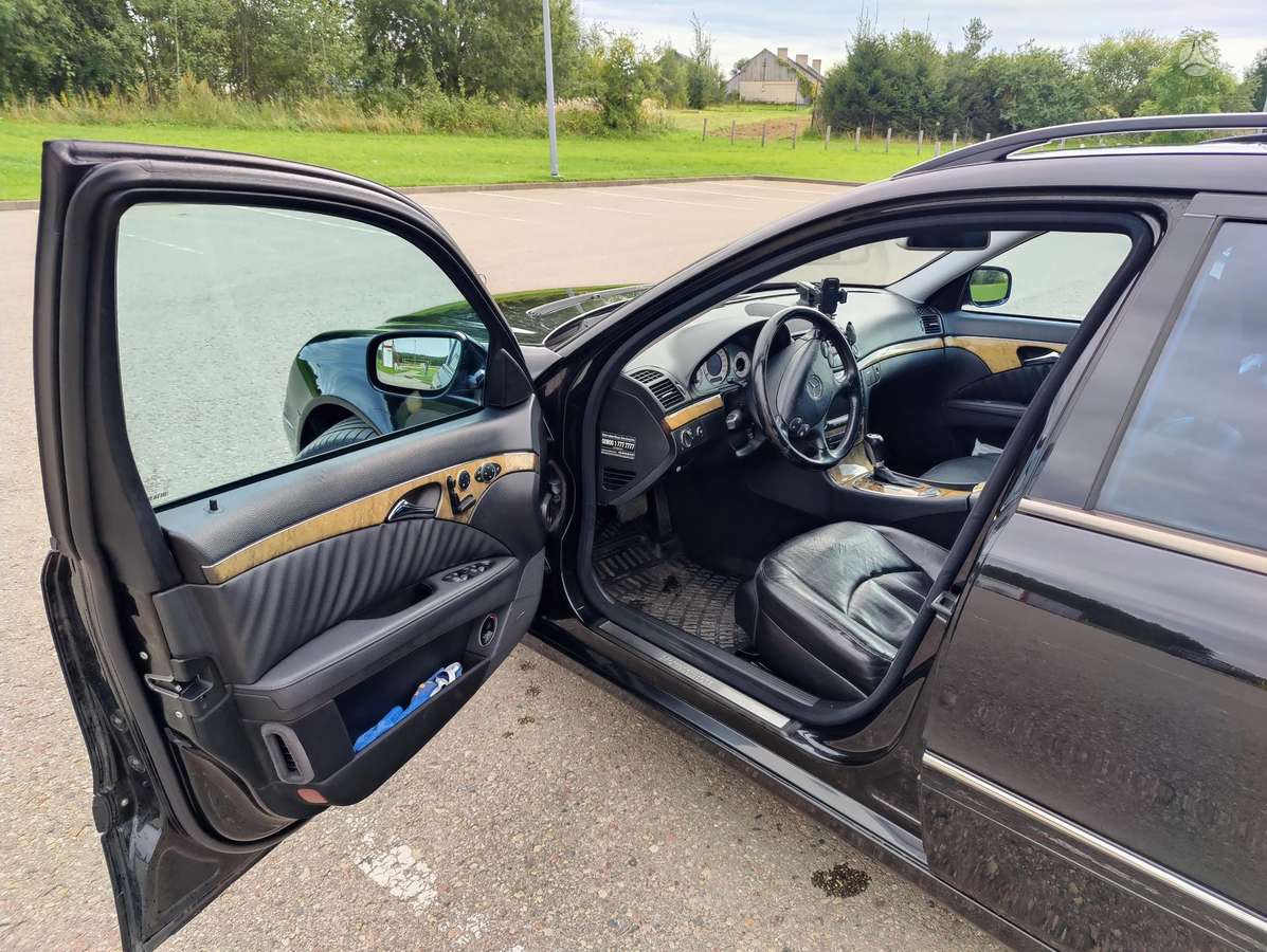 Mercedes-Benz E320 2007 — photo 10