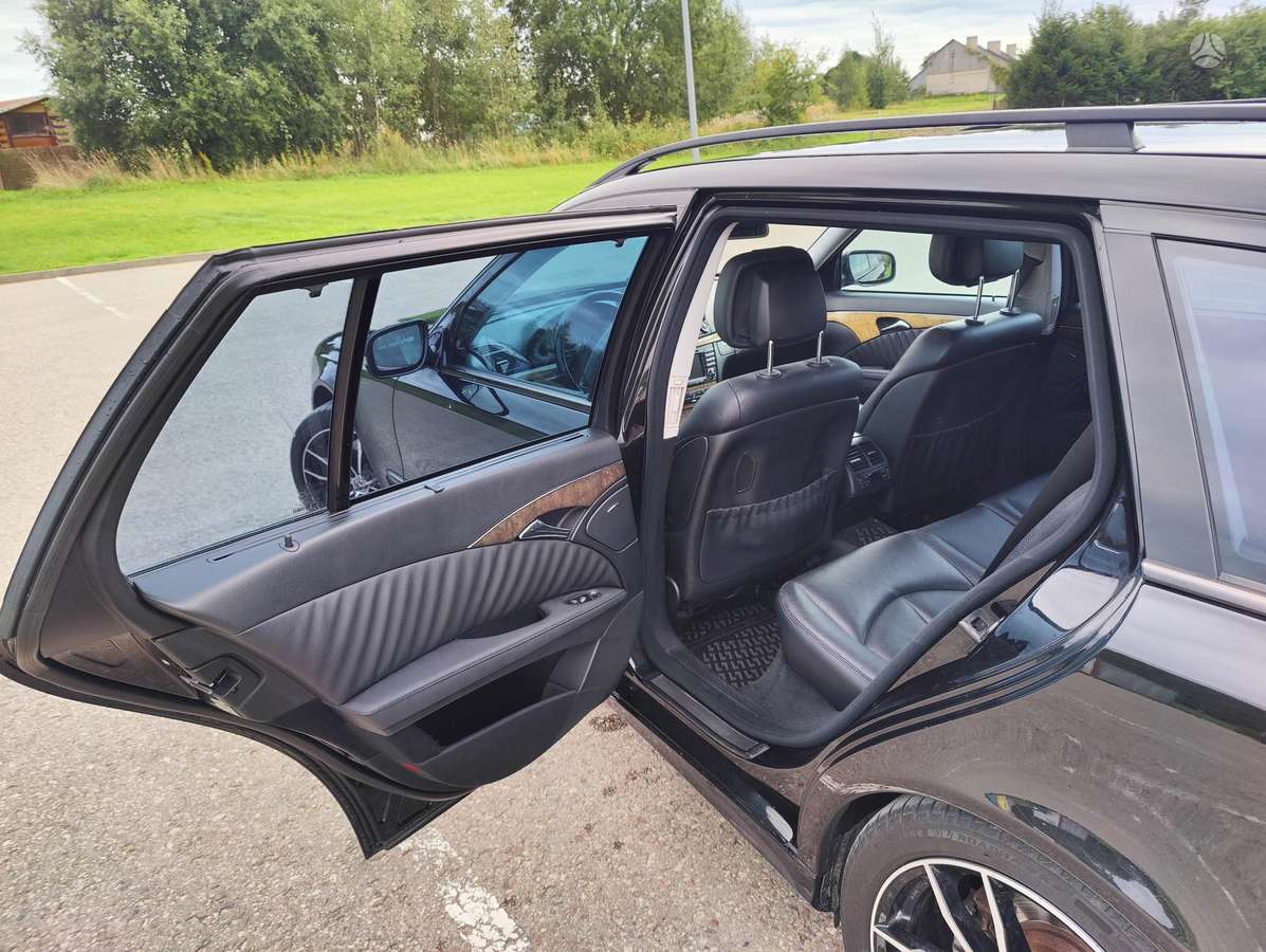 Mercedes-Benz E320 2007 — photo 16