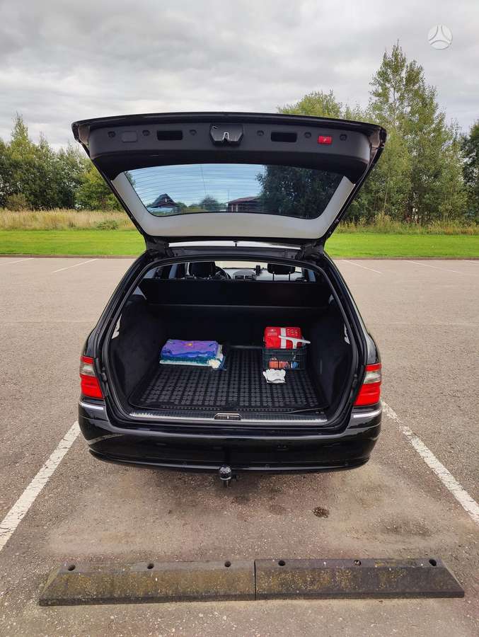 Mercedes-Benz E320 2007 — photo 17