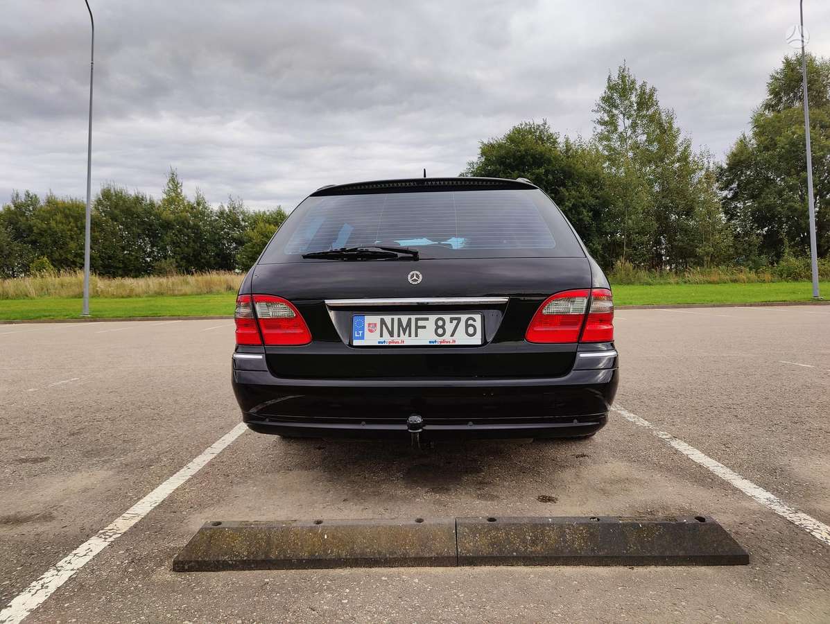 Mercedes-Benz E320 2007 — photo 18
