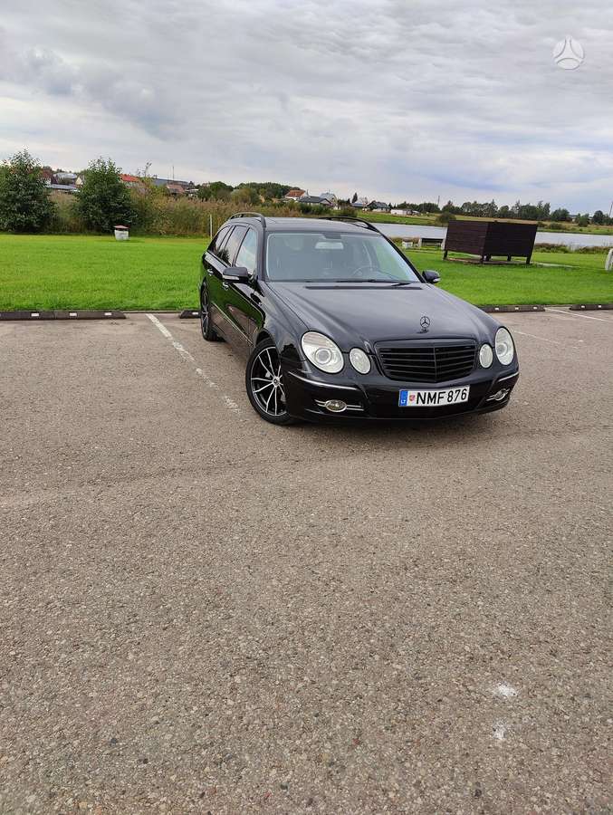 Mercedes-Benz E320 2007 — rear view