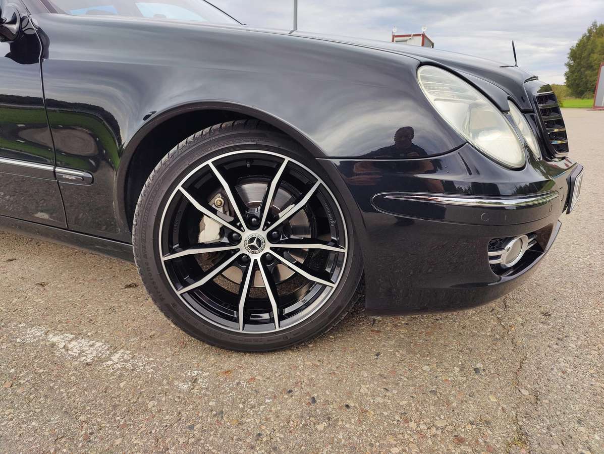 Mercedes-Benz E320 2007 — photo 20