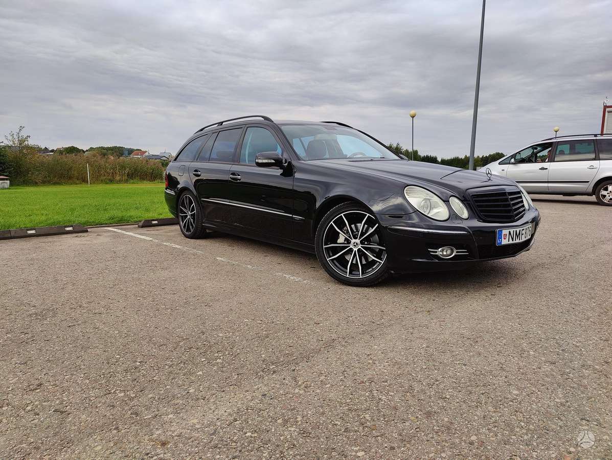 Mercedes-Benz E320 2007 — photo 21
