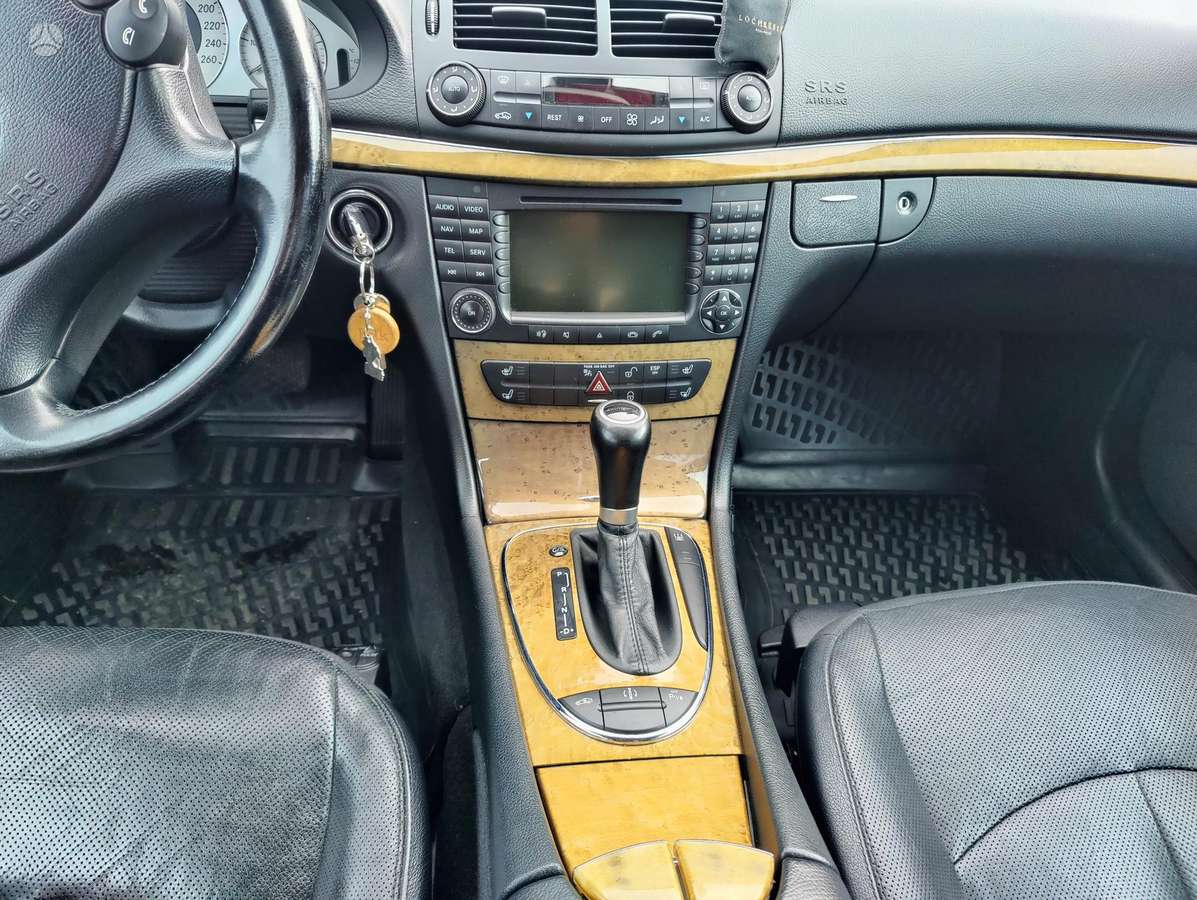 Mercedes-Benz E320 2007 — photo 7