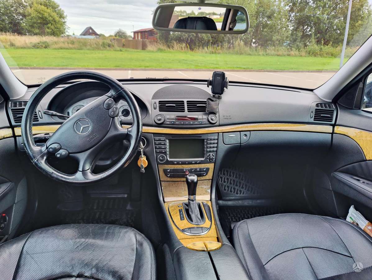 Mercedes-Benz E320 2007 — photo 8