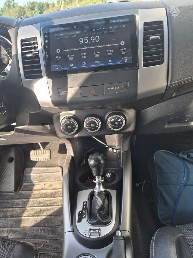 Mitsubishi Outlander 2011 — photo 12
