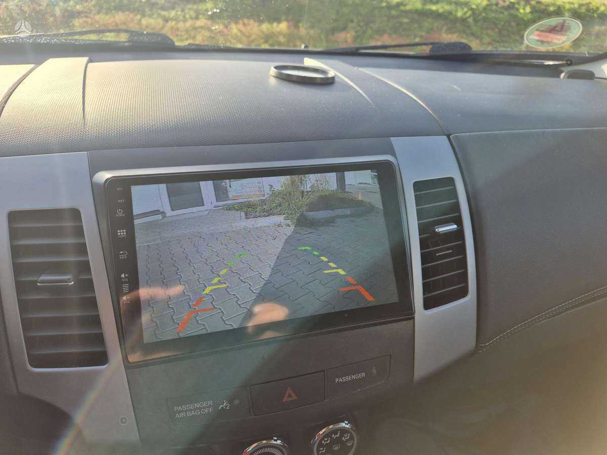 Mitsubishi Outlander 2011 — photo 13
