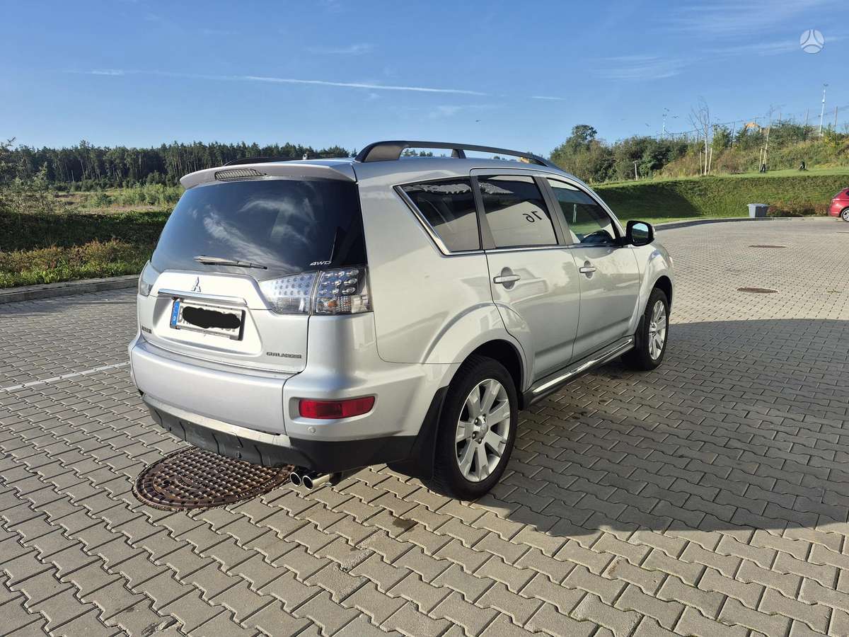 Mitsubishi Outlander 2011 — photo 5