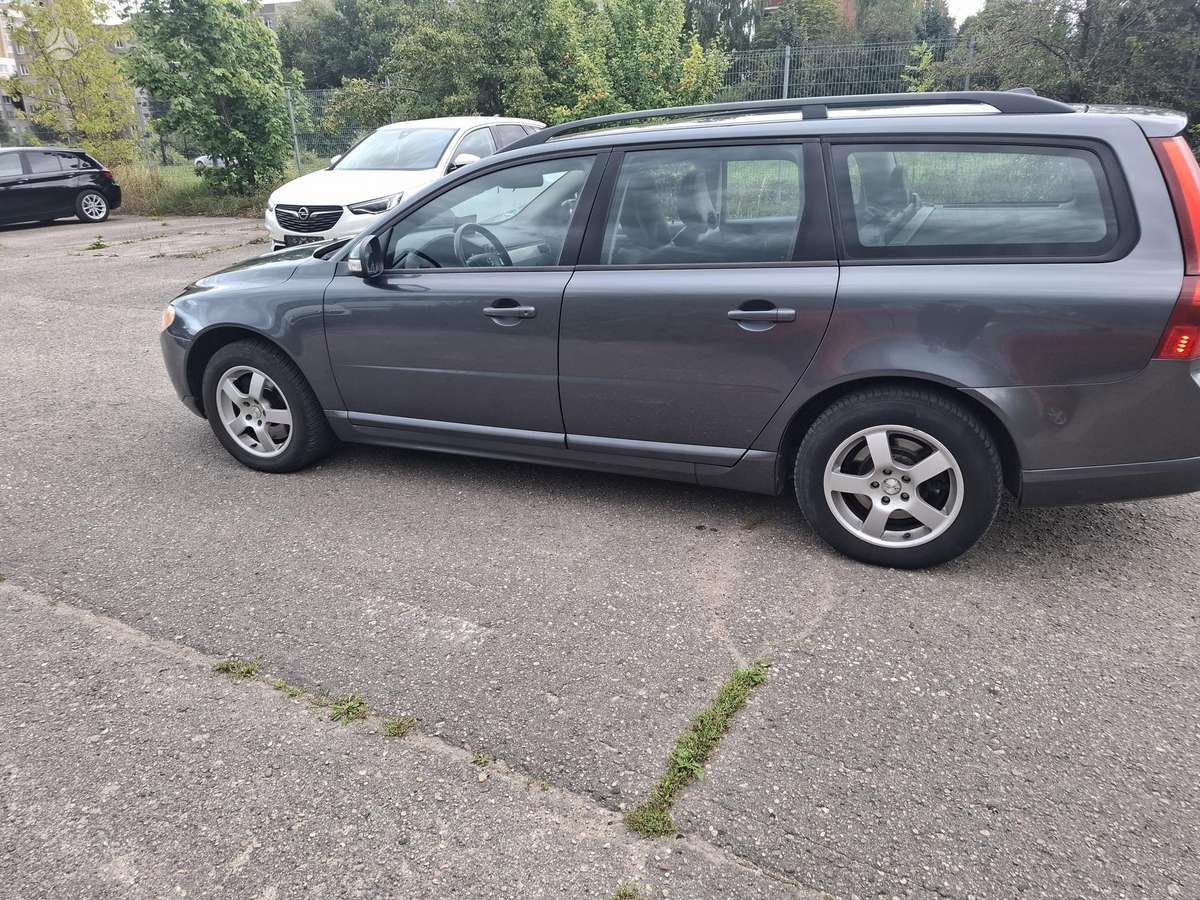 Volvo V70 2008 — engine 2401 cm³, 185 HP (136kW)