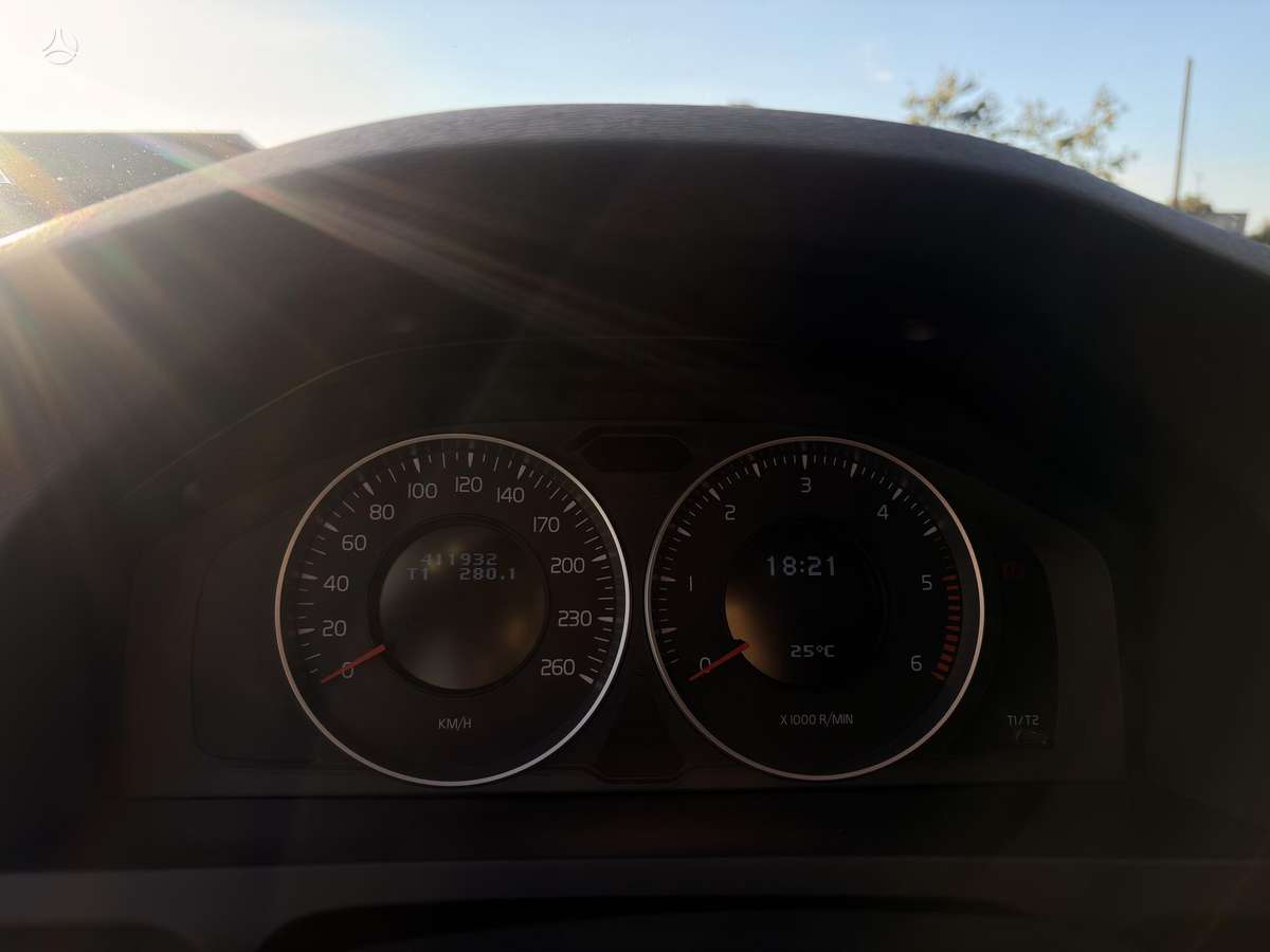 Volvo V60 2013 — photo 11