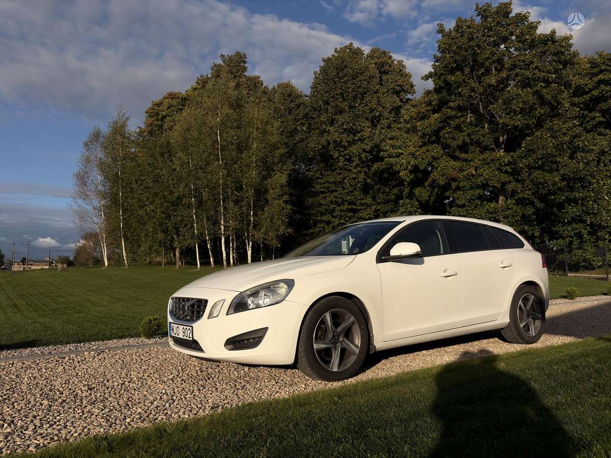 Volvo V60 2013 — rear view