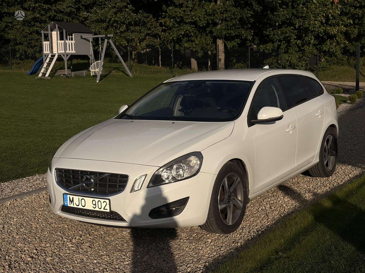 Volvo V60 2013 — interior
