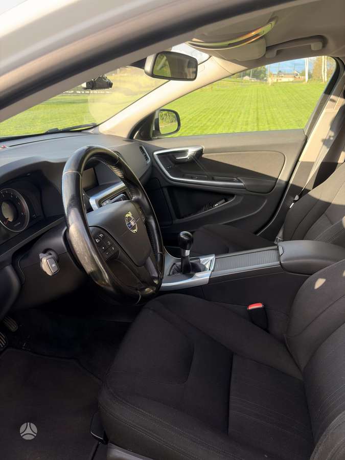 Volvo V60 2013 — photo 6