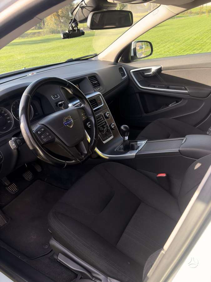 Volvo V60 2013 — photo 7