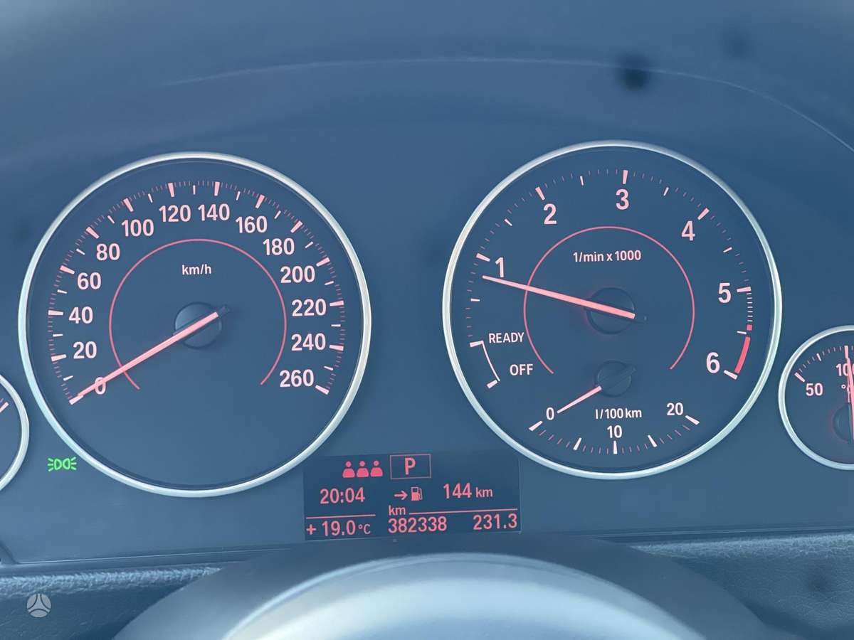 BMW 320 2012 — photo 16