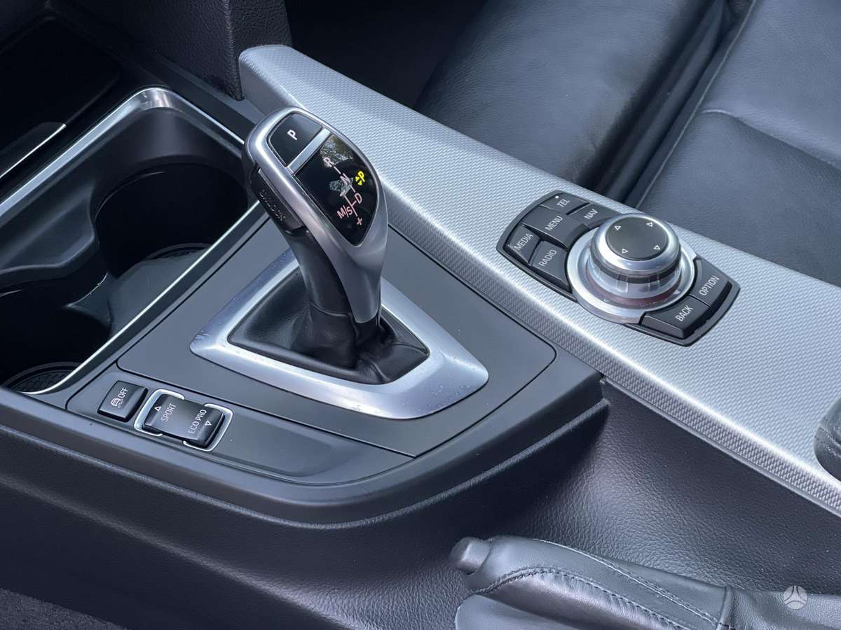 BMW 320 2012 — photo 24