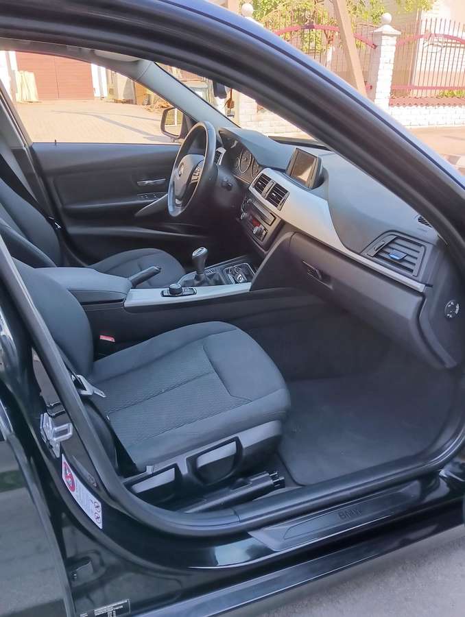 BMW 320 2013 — photo 12