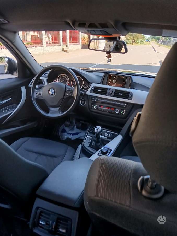 BMW 320 2013 — photo 16