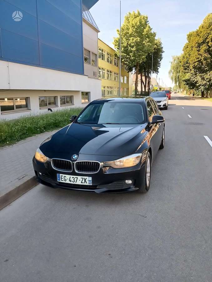 BMW 320 2013 — rear view