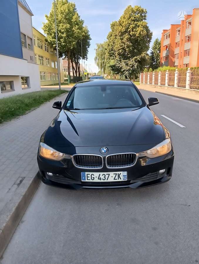 BMW 320 2013 — interior