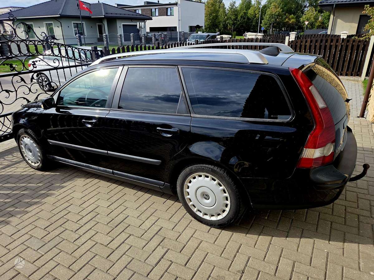 Volvo V50 2007 — салон