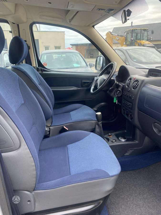 Citroen Berlingo 2004 — photo 11