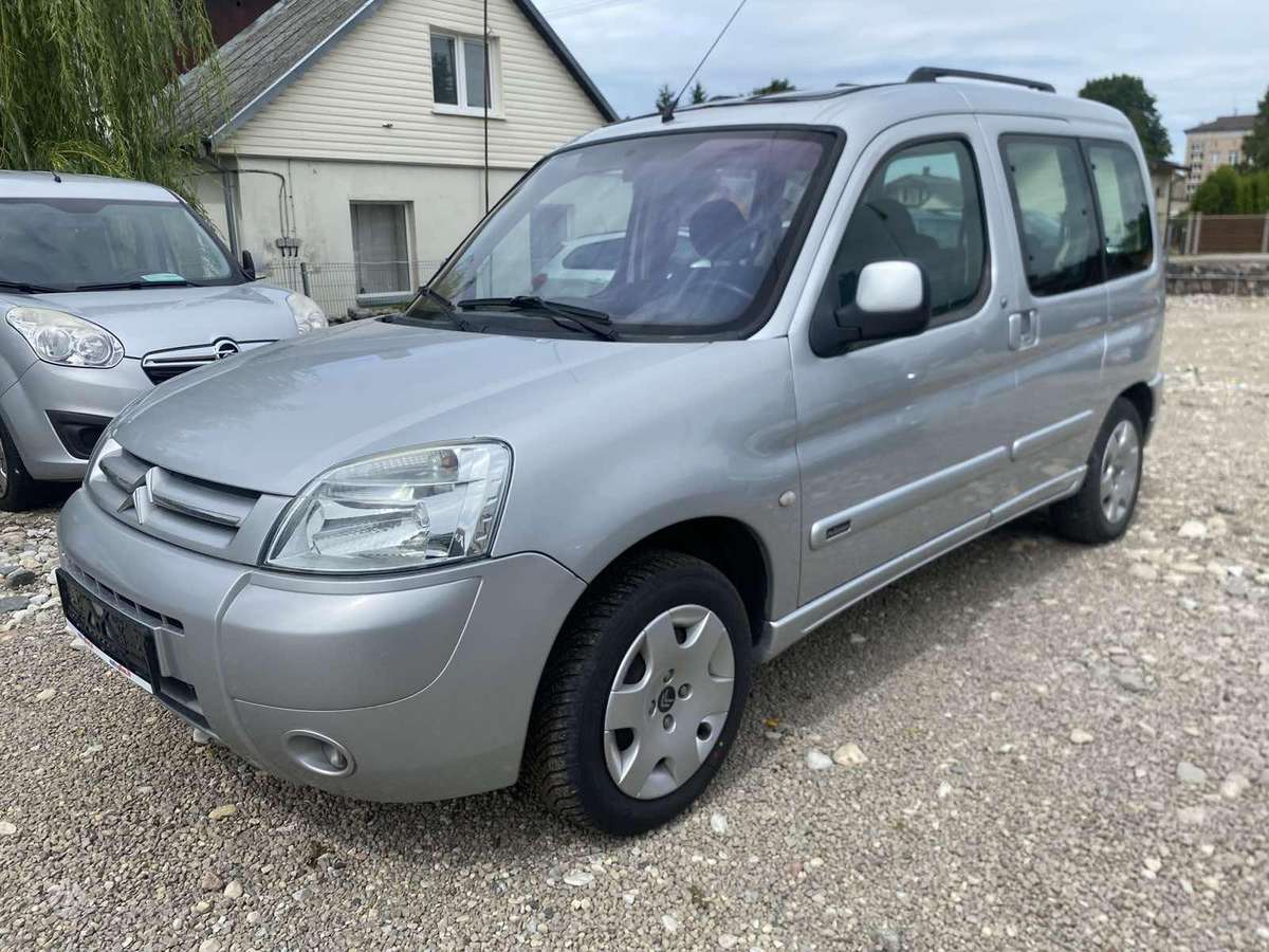 Citroen Berlingo 2004 — rear view