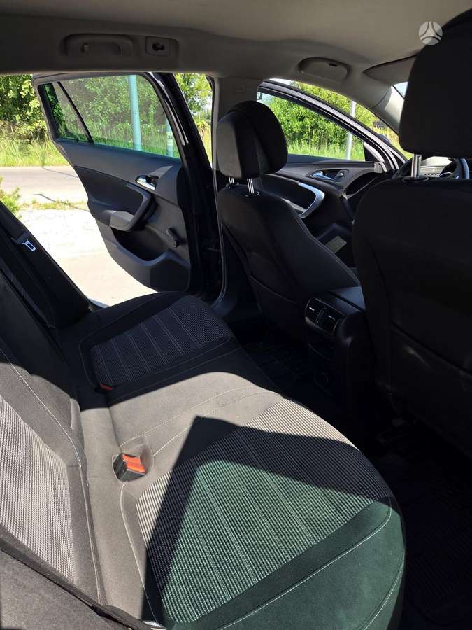 Opel Insignia 2011 — photo 12