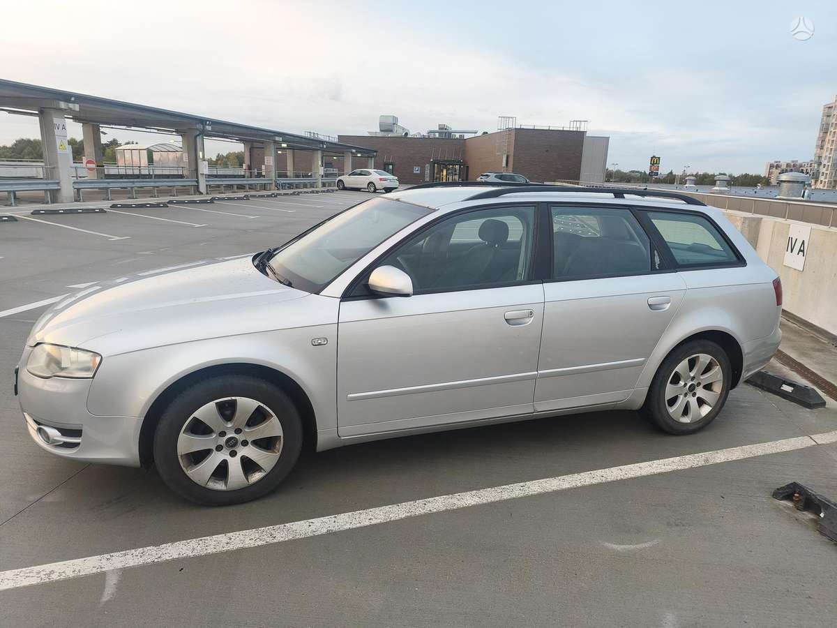 Audi A4 2006 — вигляд ззаду