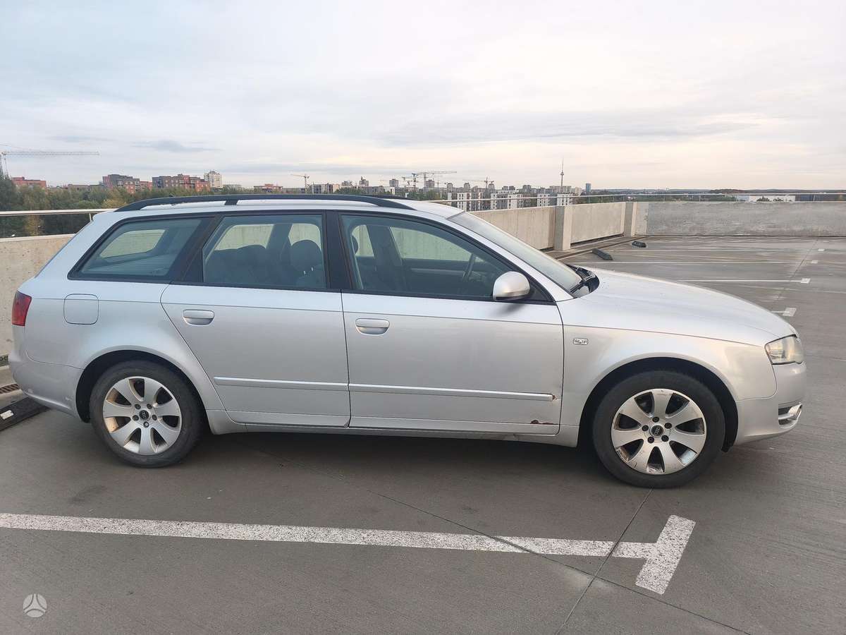Audi A4 2006 — салон