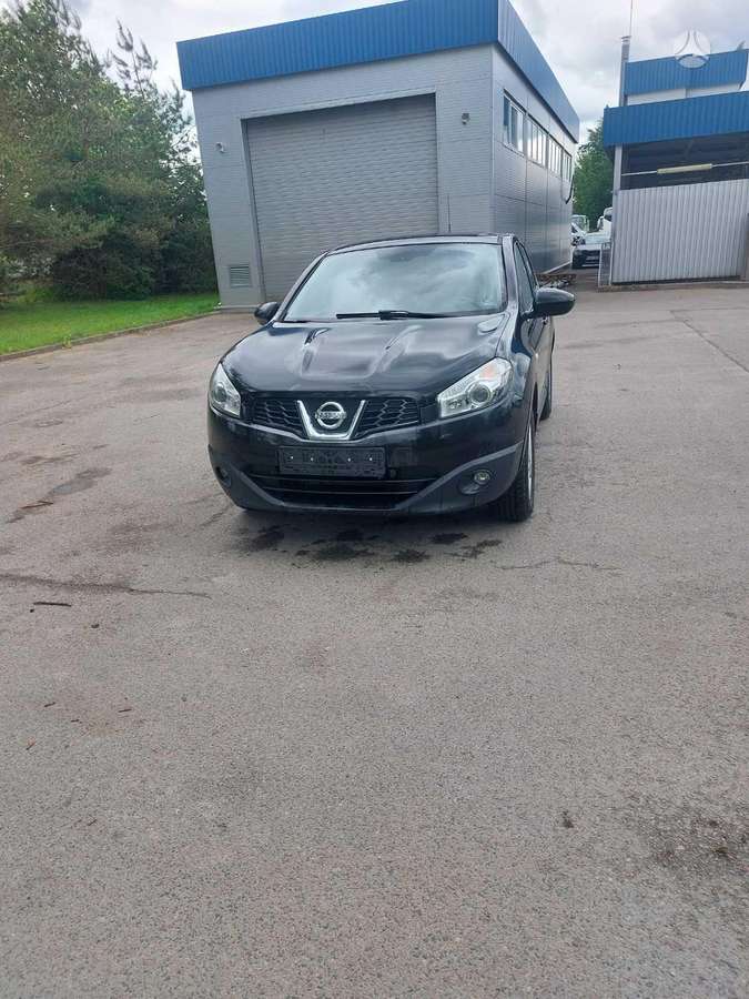 Nissan Qashqai 2011 — rear view