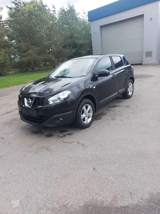 Nissan Qashqai 2011 — interior