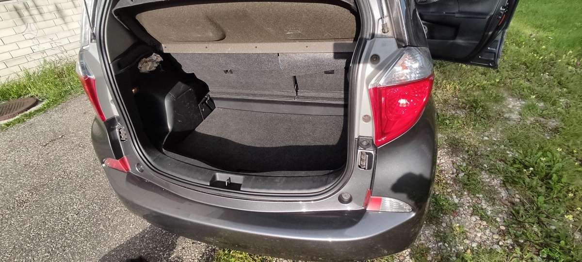 Toyota Verso-S 2012 — photo 11